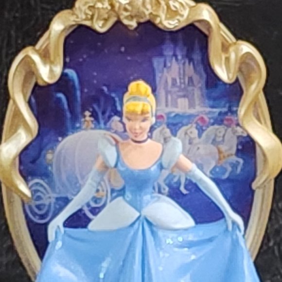 Vintage 1997 Hallmark Keepsake Ornament Disney Cinderella The Enchanted Memories - Picture 8 of 10